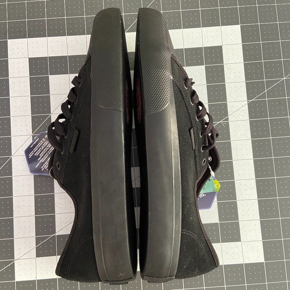 NWT Men's DC Skate Shoes - Picture 3 of 4